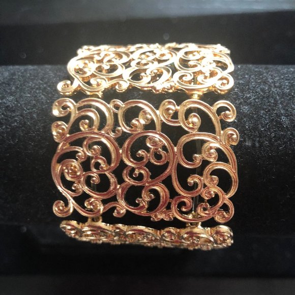 Gold filigree stretchy bracelet - Picture 1 of 2